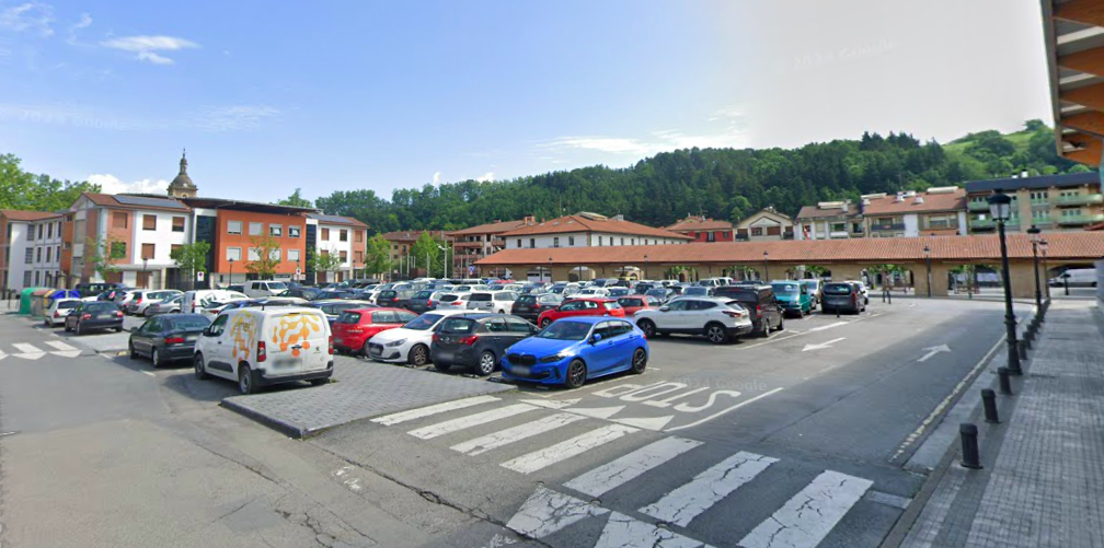Euskadi Plazako aparkalekua itxita