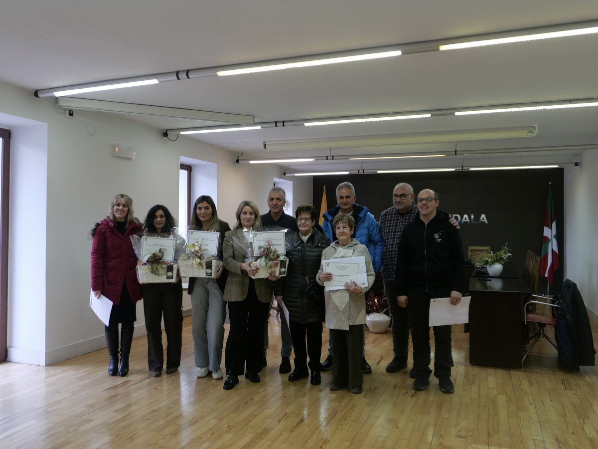 Ainhoa Ileapaindegia, Xanu eta Leire SH, 2025eko Lazkaoko Erakusleiho Lehiaketan saritutako saltokiak