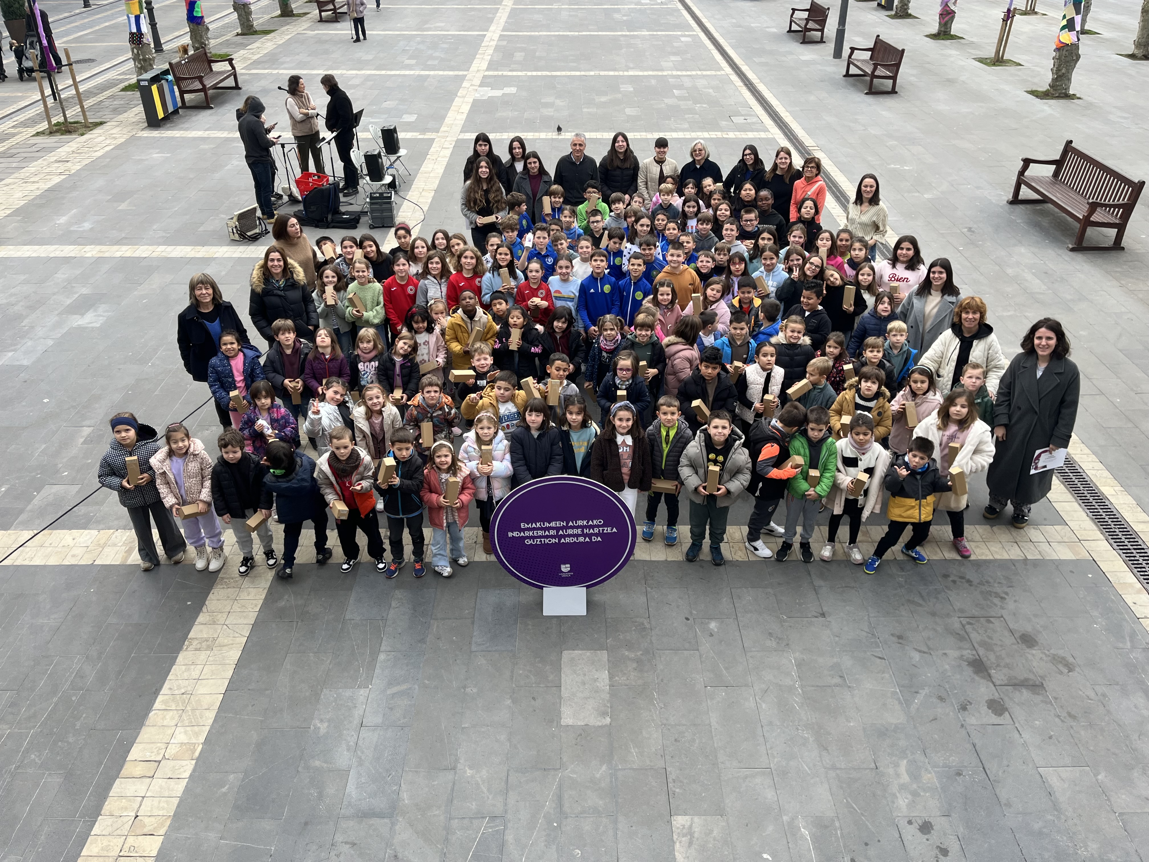 450 estudiantes de Lazkao presentan 32 trabajos en el Concurso de Booktrailer de 2025 450 estudiantes de Lazkao presentan 32 trabajos en el Concurso de Booktrailer de 2025