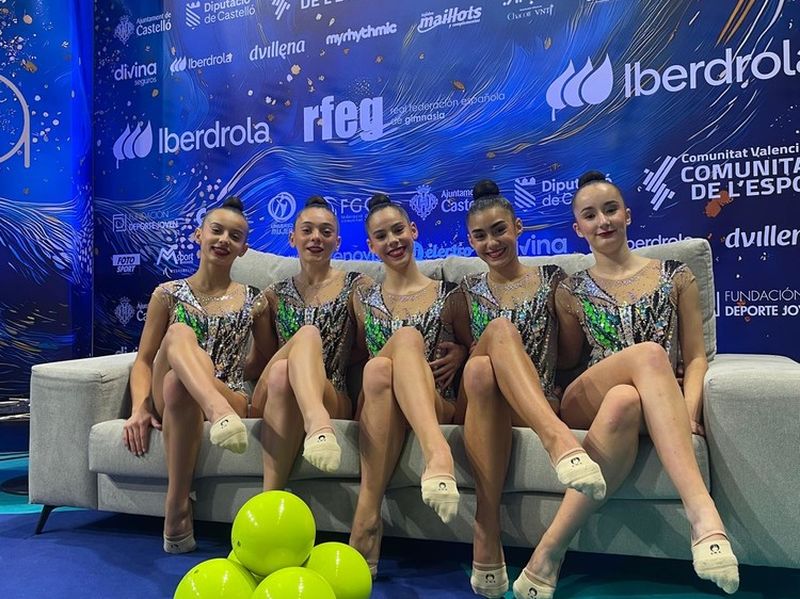 Intza Aldasoro, infantil mailan urrearen irabazlea, eta Haizea Aldasoro, juniorrean 6. postuan, Gimnasia Erritmikoaren Espainiako Txapelketan