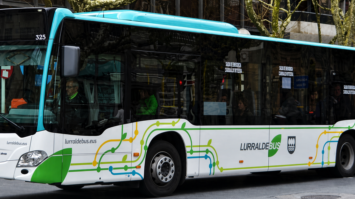 Autobus zerbitzua jaietan