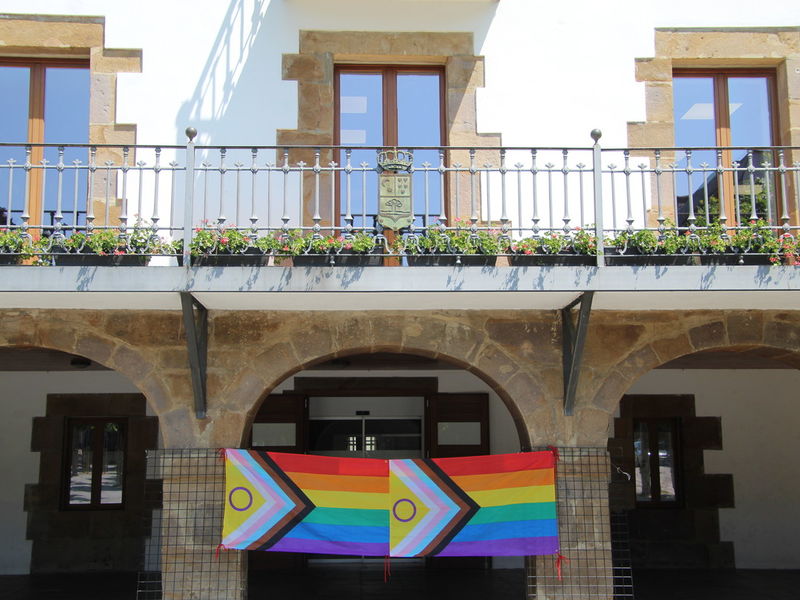 LGTBIQ+ Harrotasunaren Nazioarteko Egunaren harira, Lazkaok aniztasunarekin eta inklusioarekin duen konpromisoa indartu du, LGTBI+ Points Sarearekin bat eginez
