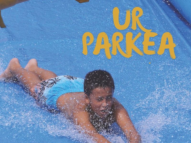 Ur parkeak, 'Trajea' komediak eta Rebeldes del Swing taldearen kontzertuak osatuko dute Lazkaoko asteko kultur agenda